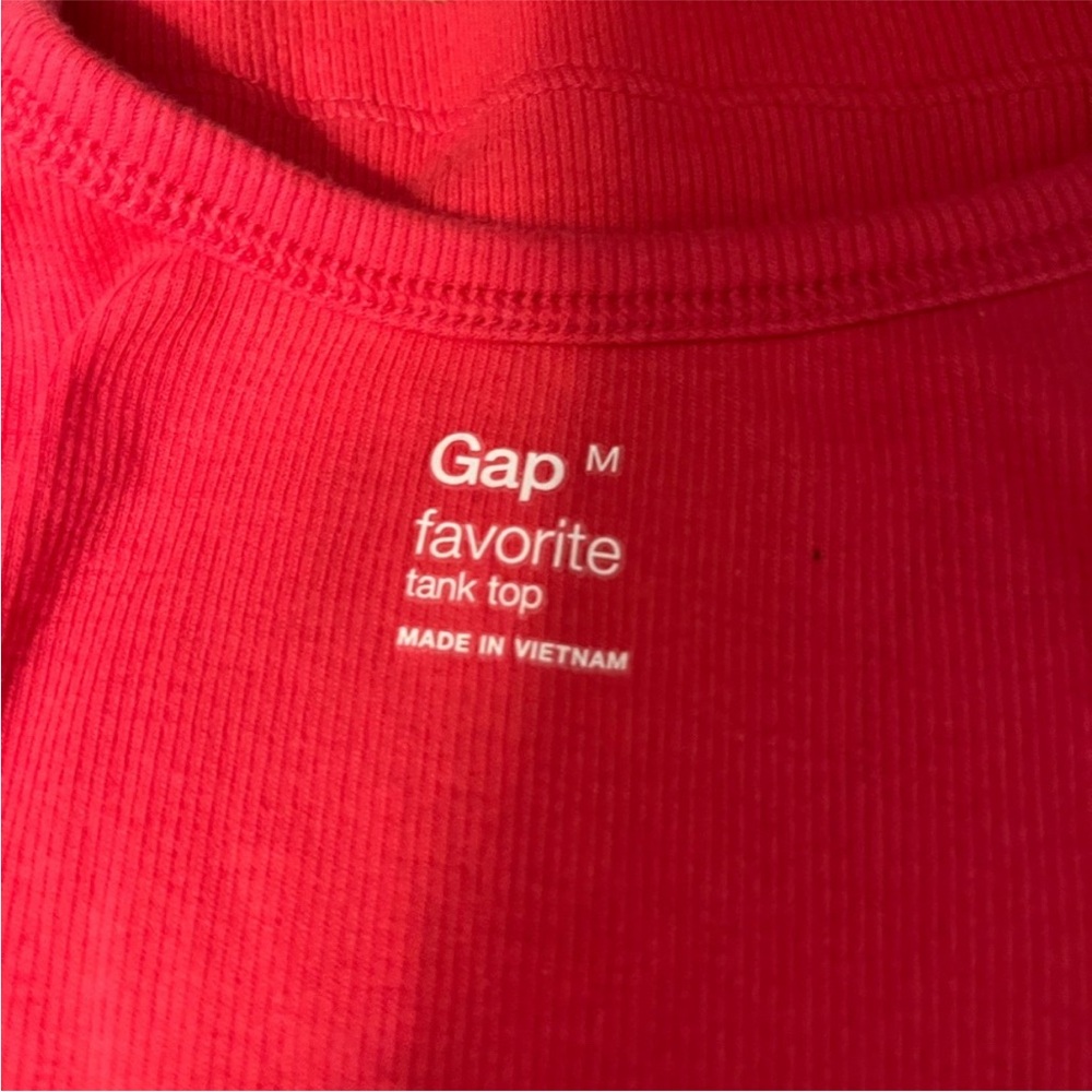 GAP FAVORITE TANK TOP IN CORAL EUC - Picture 3 of 3
